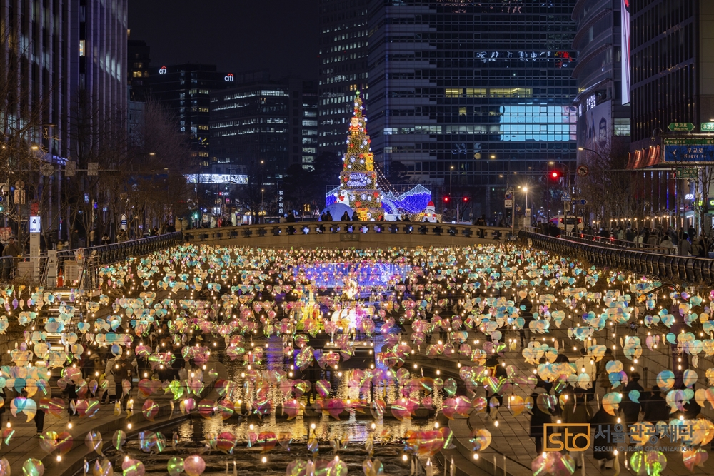 The Seoul Metropolitan Government on Nov. 21 said that from Dec. 13 to Jan. 5, it will host Seoul Winter Festa 2024 in major downtown spots. Shown is a scene from the 2023 Seoul Lantern Festival that ran from Dec. 15, 2023, through Jan. 21 this year at Gwanghwamun Square, Cheonggye Plaza, Cheonggyecheon Stream and Seoul Plaza. 