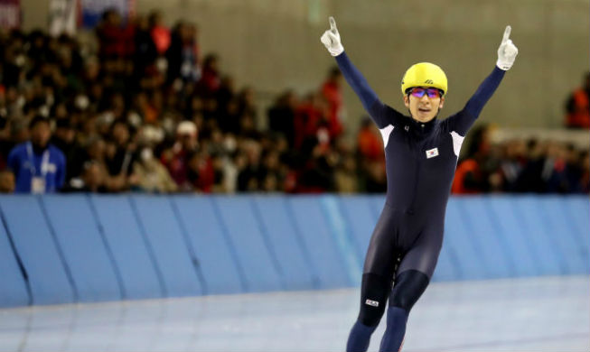 Speed skater takes home four gold medals in Sapporo