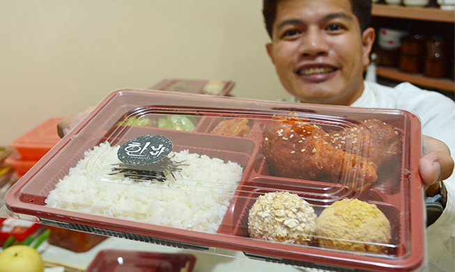 Korean lunchbox delivery entices small-town Filipino customers