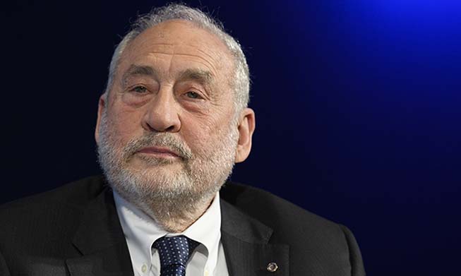 Nobel laureate Stiglitz calls President Moon’s economic policies 'innovative'