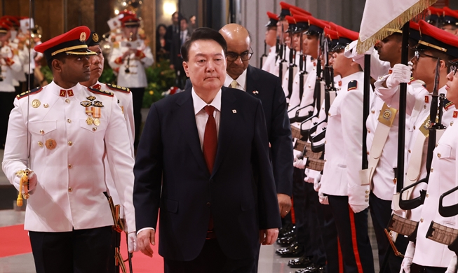 President Yoon to discuss high-tech cooperation with Singapore