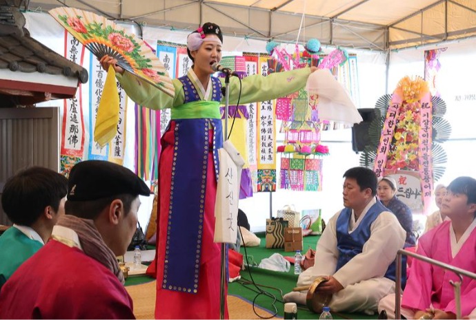 Traditional ritual in Busan to wish for successful fishing