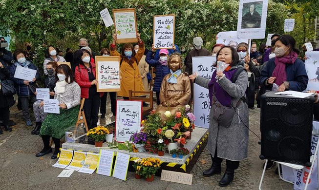 Removal of 'Statue of Peace' in Berlin suspended after protests