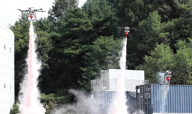 [Korea in photos] 'Flying fire trucks' used in demo of firefighting drones