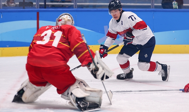 Ice hockey teams win opening games at Harbin Winter Asiad