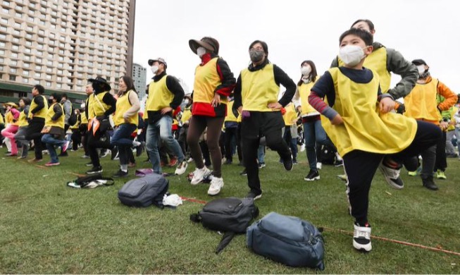 Flash mob performs health dance