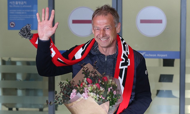 New nat'l soccer coach Jurgen Klinsmann arrives in Korea