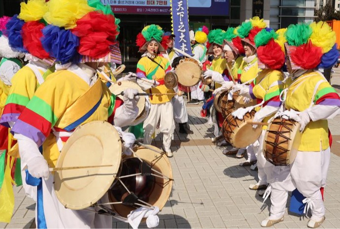 Traditional ritual before first full moon of lunar year