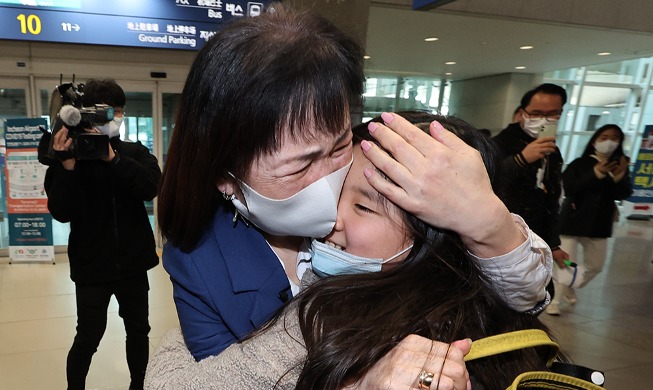 Goryeoin girl who fled war-torn Ukraine arrives in Korea