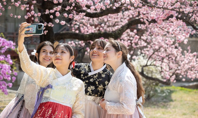 Feeling Korea's spring vibe at Changdeokgung Palace